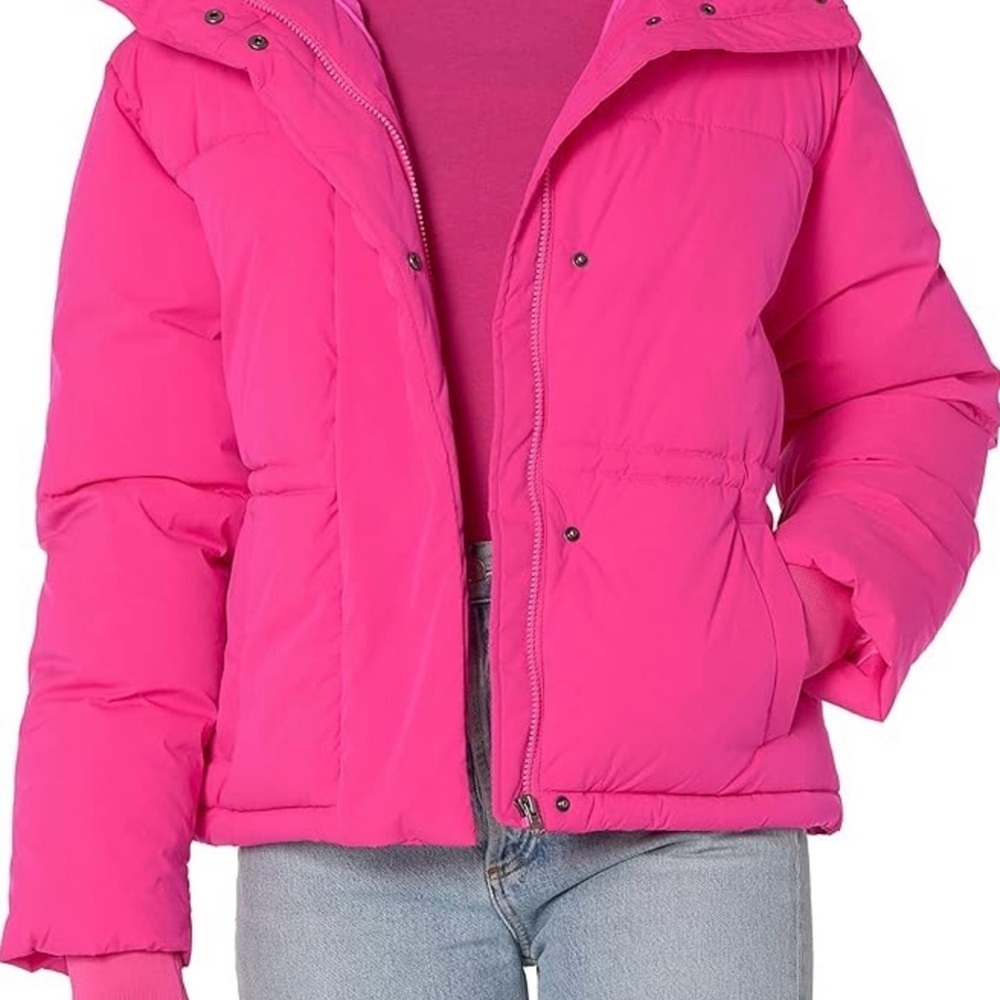 Amazon Essentials Women's Short Waisted Puffer Hooded Jacket Size Small - Pink